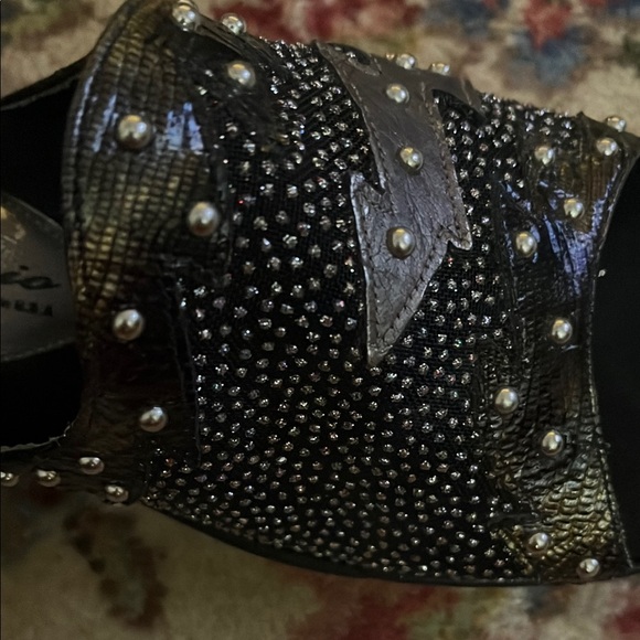 Elegant Black and Silver Open-Toe Sandals - Picture 3 of 12